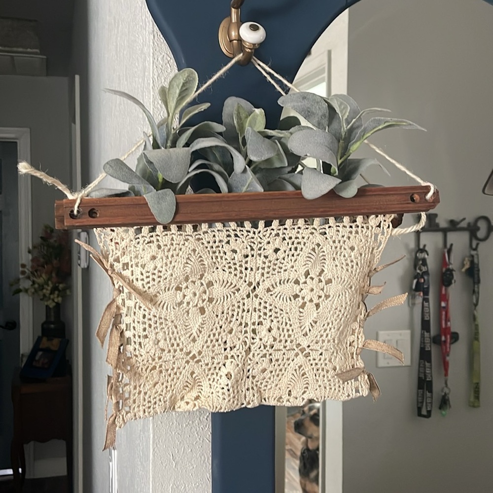 Homemade vintage doily hanging wall pocket - Picture 3 of 9